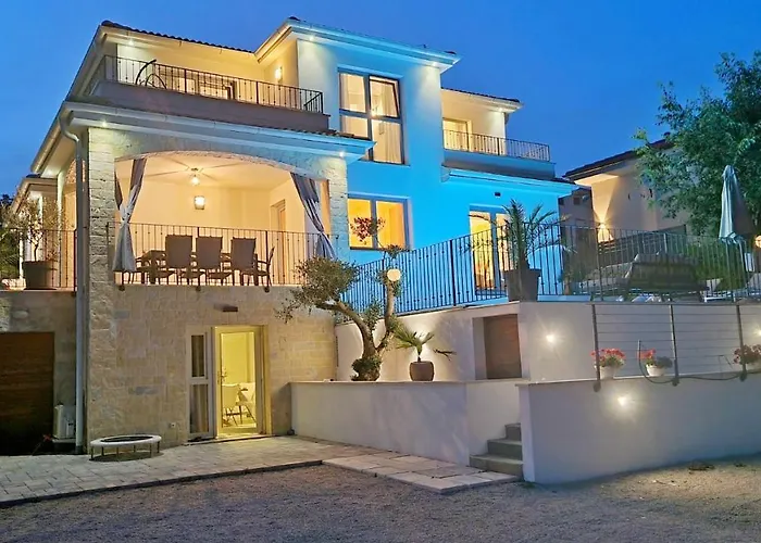 Luxury Apartment Viktorija With Private Pool