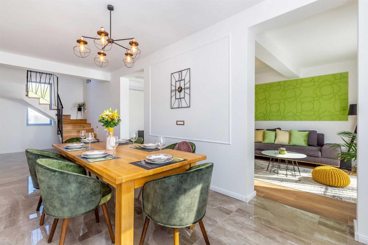 Luxury Viktorija With Private Pool Apartment