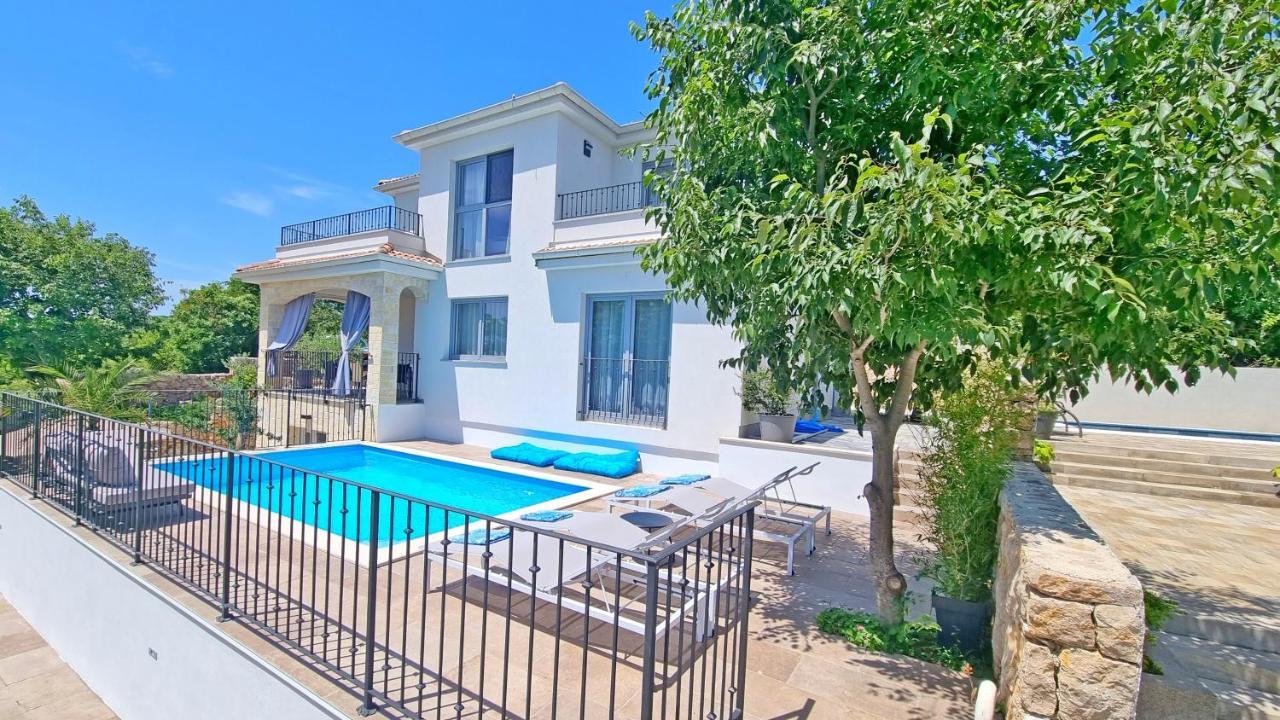 Apartment Luxury Viktorija With Private Pool